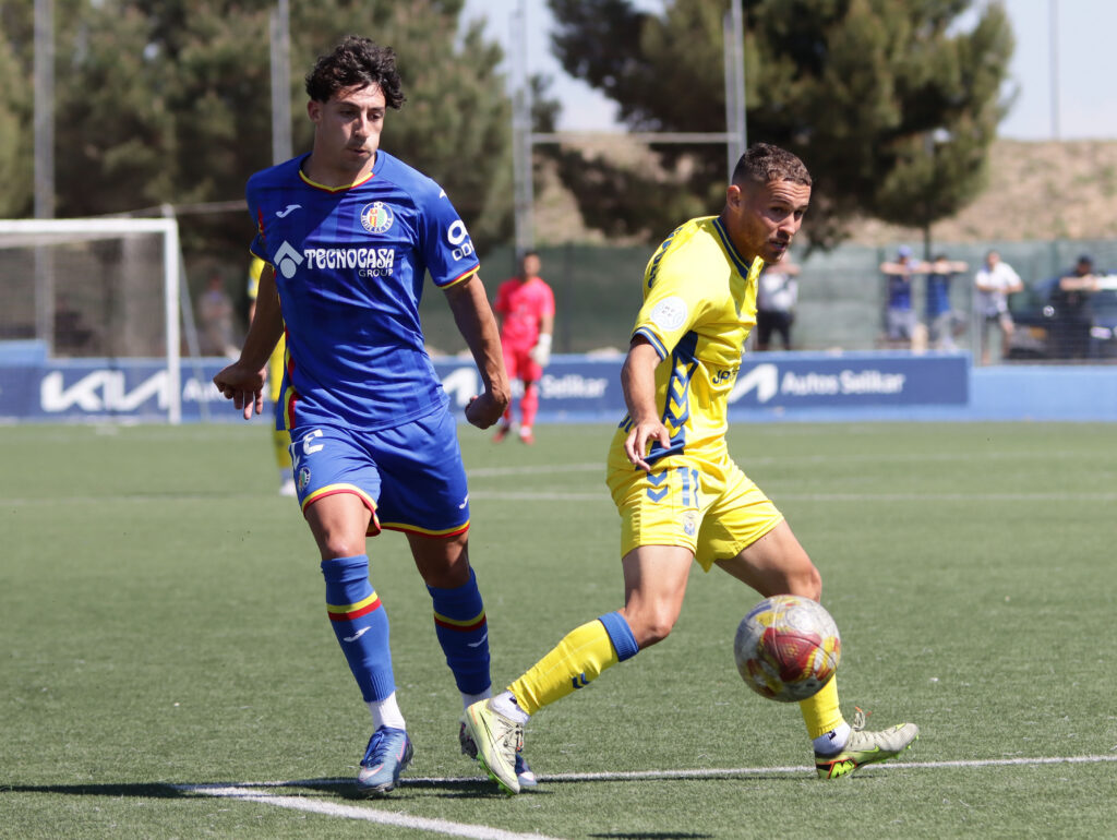 Las Palmas Atlético perdió este domingo en casa del Getafe B y se complicó la permanencia en un partido donde compitió hasta recibir el primer gol. Vea las mejores fotos de Jorge Collado para udlaspalmas.NET.