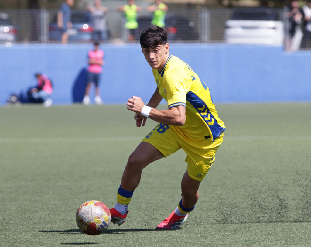 Las Palmas Atlético perdió este domingo en casa del Getafe B y se complicó la permanencia en un partido donde compitió hasta recibir el primer gol. Vea las mejores fotos de Jorge Collado para udlaspalmas.NET.