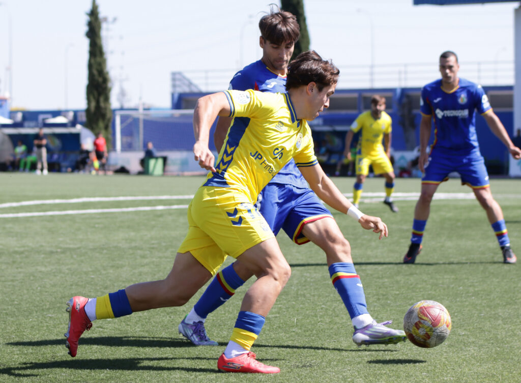 Las Palmas Atlético perdió este domingo en casa del Getafe B y se complicó la permanencia en un partido donde compitió hasta recibir el primer gol. Vea las mejores fotos de Jorge Collado para udlaspalmas.NET.