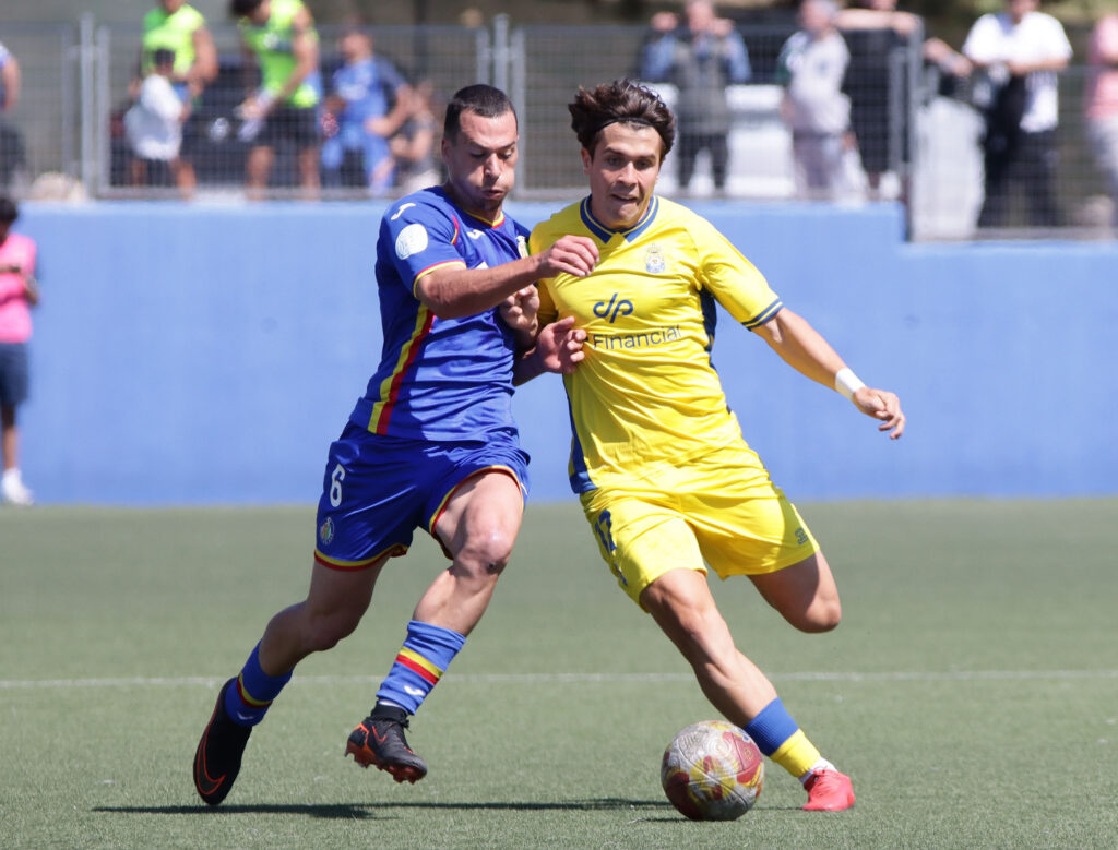 Las Palmas Atlético perdió este domingo en casa del Getafe B y se complicó la permanencia en un partido donde compitió hasta recibir el primer gol. Vea las mejores fotos de Jorge Collado para udlaspalmas.NET.