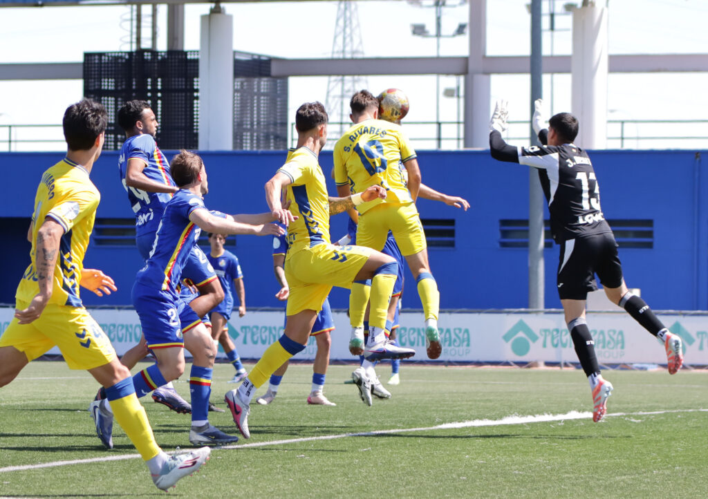 Las Palmas Atlético perdió este domingo en casa del Getafe B y se complicó la permanencia en un partido donde compitió hasta recibir el primer gol. Vea las mejores fotos de Jorge Collado para udlaspalmas.NET.