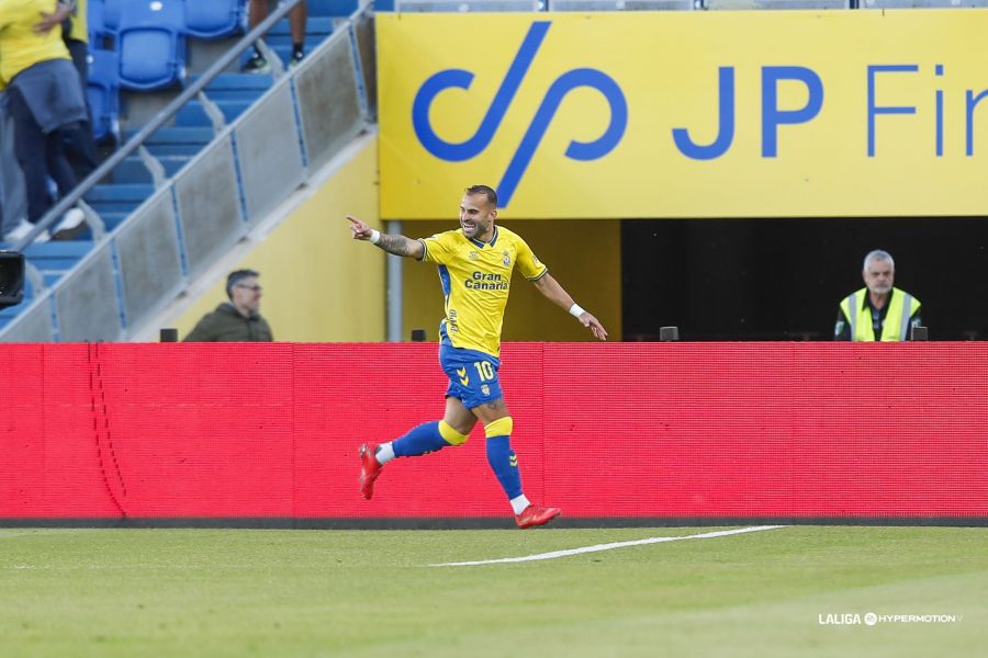 LAS NOTAS | Consulte las notas individuales de la UD Las Palmas en el encuentro ante el Real Valladolid en la victoria por 2-1, que le sitúa en cuarta posición a dos puntos del ascenso directo. Dinko Horkas (5). Sin trabajo. Salvo una atajada en el último minuto –era fuera de juego–, no tuvo prácticamente