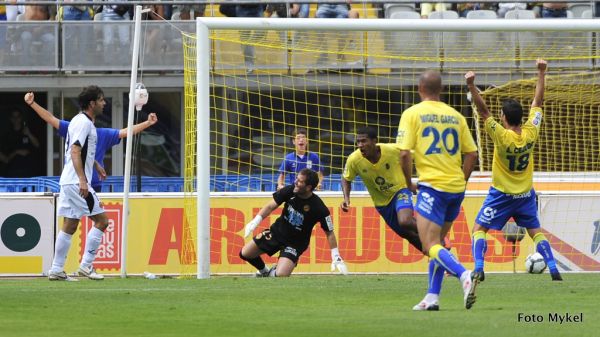 4Gol_de_Rond_n_al_Nastic | udlaspalmas.NET Desde su vuelta al fútbol profesional en 2006, la Unión Deportiva Las Palmas se la ha jugado en la última jornada en cinco temporadas, consiguiendo siempre su objetivo, a veces por deméritos de los rivales. La Unión Deportiva Las Palmas se la juega en la última jornada. Una vez más, el conjunto grancanario llega a