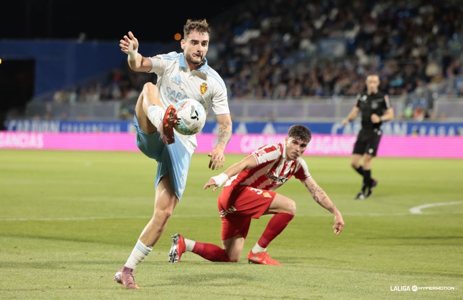 El conjunto aragonés tiene casi imposible la salvación en Segunda División ya que incluso ganando en el Estadio de Gran Canaria este domingo se podría confirmar su descenso a Primera Federación. Un histórico como el Real Zaragoza, con 58 temporadas en Primera División, seis Copa del Rey, una Supercopa de España, una Recopa de Europa