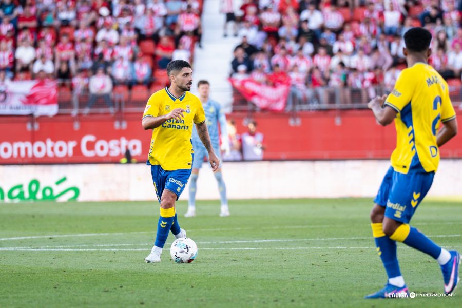 Los jugadores de la Unión Deportiva Las Palmas se mostraron muy contentos tras conquistar los tres puntos en un territorio tan difícil como Almería. Autor del gol del empate, Enrique Clemente analizó el partido: "Esta victoria es un golpe encima de la mesa. Creo que al descanso el marcador era justo, ellos parecían que estaban