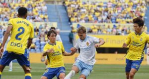 CRÓNICA | Las Palmas dilapida las opciones de cerrar el playoff en un mal partido (1-1)