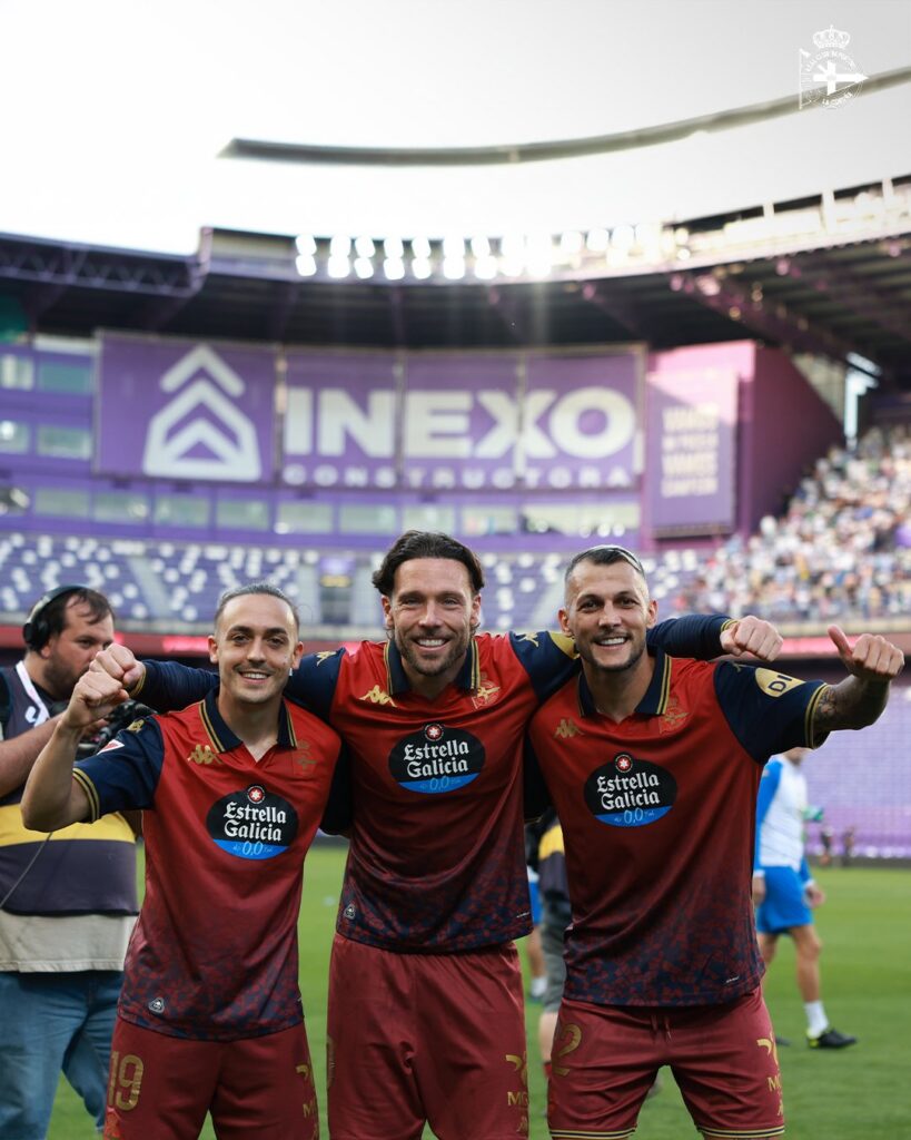 HJHFAcpWUAAnzq8 | udlaspalmas.NET El equipo de Antonio Hidalgo realizará tres sesiones de trabajo antes de medirse este domingo a la Unión Deportiva Las Palmas. El equipo gallego ya consiguió su objetivo y está de vuelta en Primera División. Nueve temporadas después, el Deportivo de La Coruña estará en Primera División. Desde que abandonó la élite del fútbol español