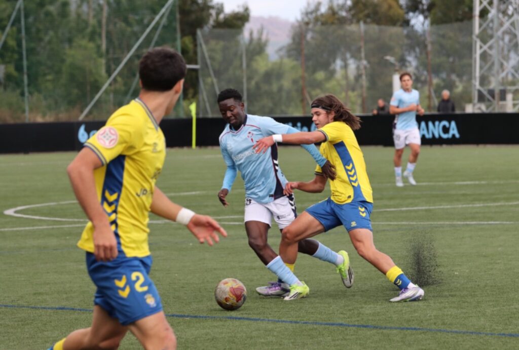 El conjunto grancanario desperdició la victoria en el partido de ida y tiró de épica para igualar la eliminatoria cuando llegó perdiendo por dos goles a los minutos finales. David Suárez envió el partido a la prórroga en el tiempo de descuento. Alberto Santana fue el héroe en la prórroga y en los penaltis. Álvaro