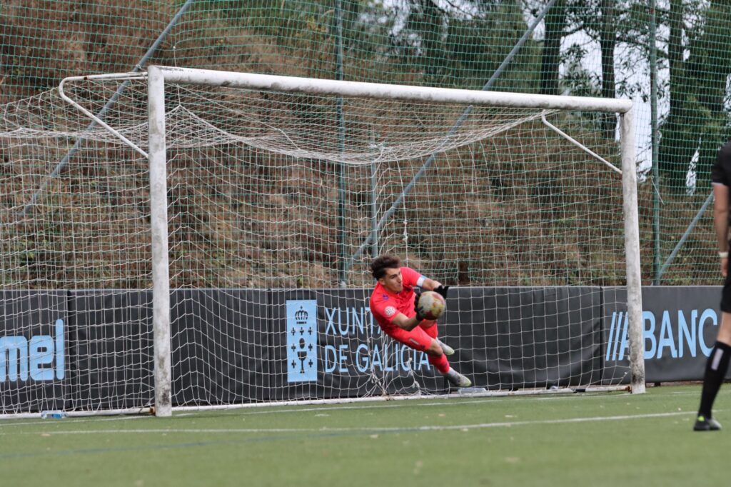 El conjunto grancanario desperdició la victoria en el partido de ida y tiró de épica para igualar la eliminatoria cuando llegó perdiendo por dos goles a los minutos finales. David Suárez envió el partido a la prórroga en el tiempo de descuento. Alberto Santana fue el héroe en la prórroga y en los penaltis. Álvaro