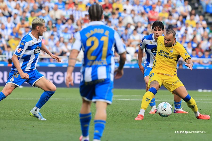 Jesé Rodríguez Deportivo | udlaspalmas.NET El conjunto grancanario se mete en promoción de ascenso tras hacer sus deberes y ganar en Riazor en un partido donde fue de más a menos y acabó llevándose algún susto ante un Deportivo sin dientes. Kirian Rodríguez y Marvin Park encaminaron el partido antes de los veinte minutos. Jesé Rodriguez falló dos ocasiones claras.
