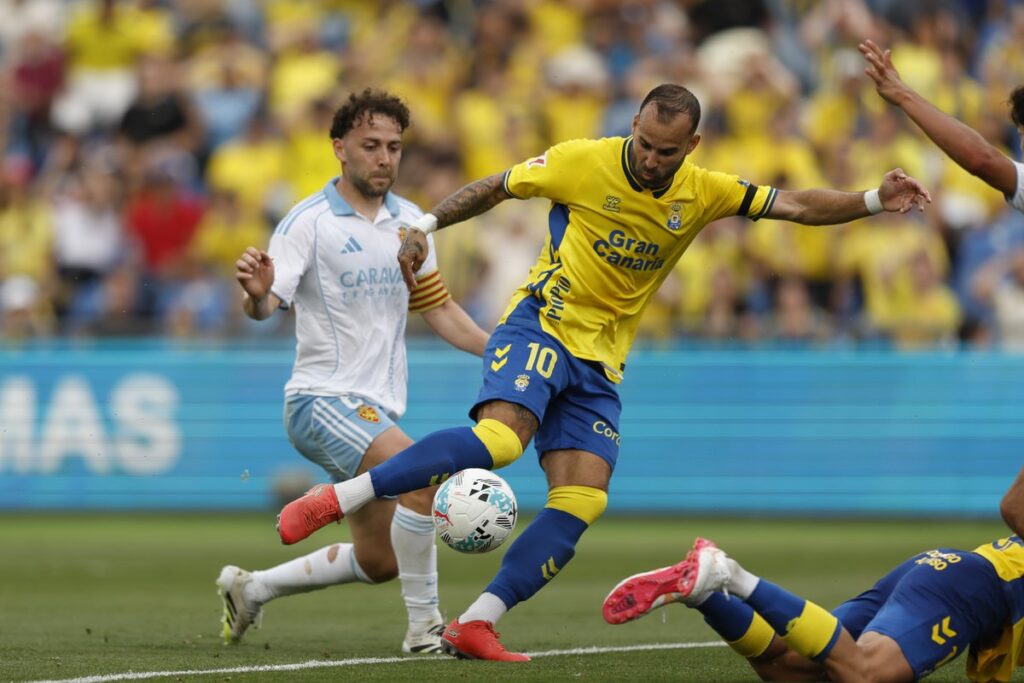 Jesé Rodríguez Zaragoza | udlaspalmas.NET El delantero grancanario de la Unión Deportiva Las Palmas ya suma diez goles y este domingo tendrá la oportunidad en Riazor de igualar su mejor registro goleador con el representativo. Segunda temporada completa de Jesé Rodríguez con la Unión Deportiva Las Palmas y segunda temporada que llega a dos cifras de goles. Tras su gol