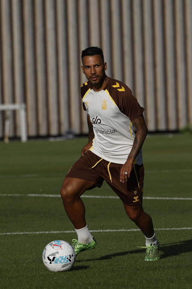Jonathan Viera entrenamiento