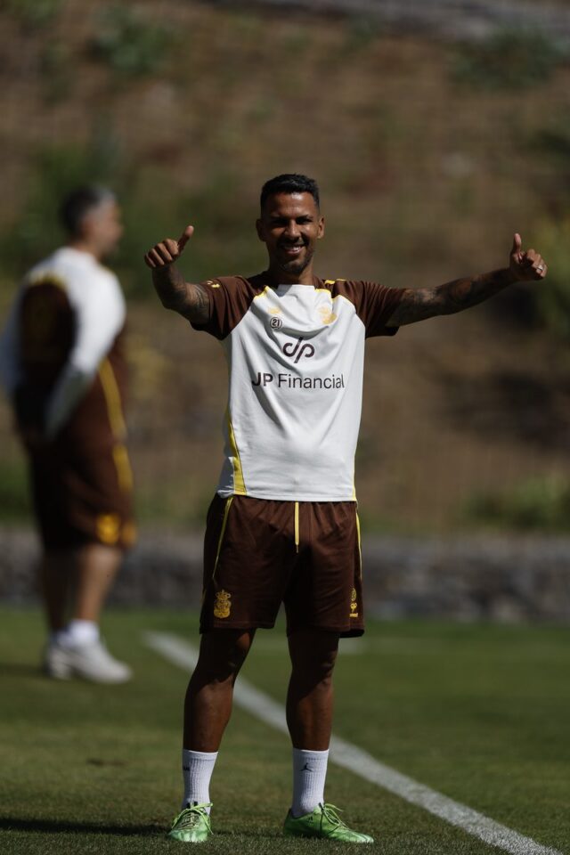 Jonathan Viera entrenamiento0