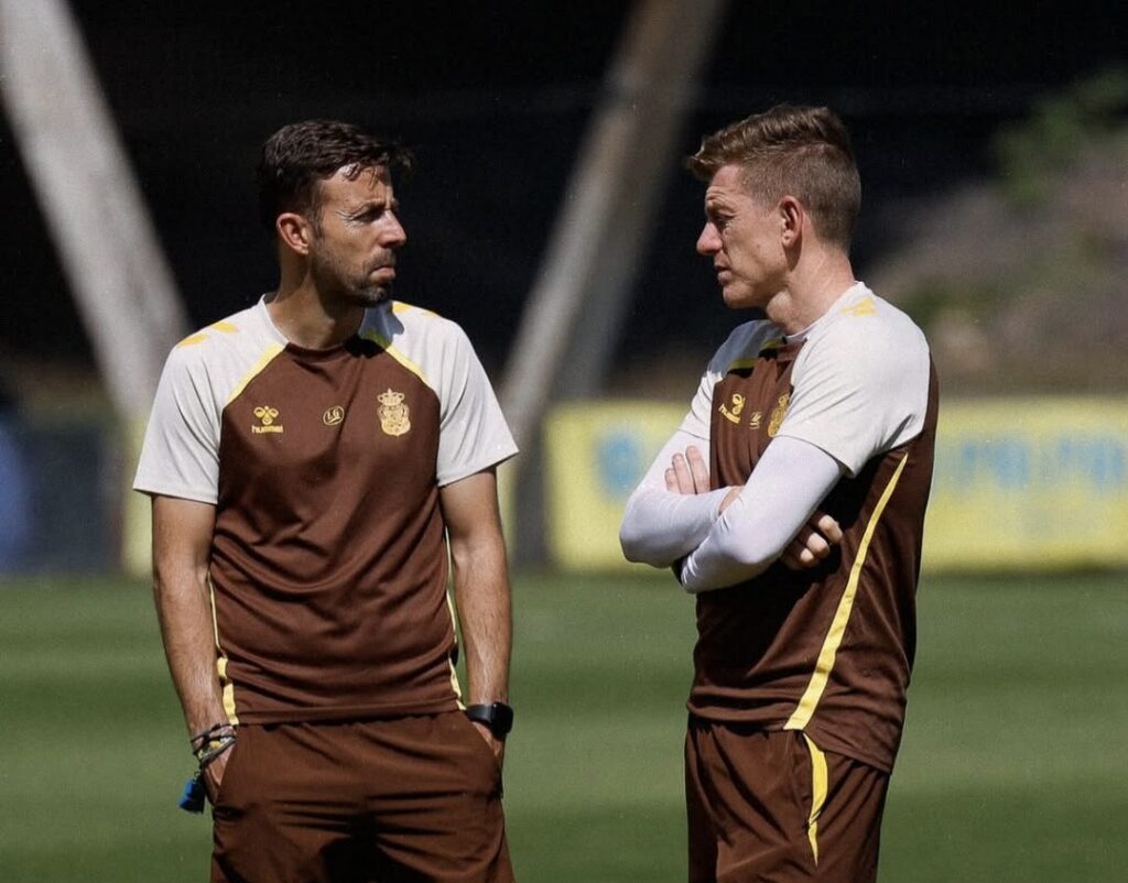 Luis García y Mossa, entrenamiento | udlaspalmas.NET El entrenador de la Unión Deportiva Las Palmas quiso recordar que el conjunto grancanario se ha ganado llegar a la última jornada de LaLiga Hypermotion dependiendo de si mismo para jugar la promoción de ascenso. Última jornada y última bala para que la Unión Deportiva Las Palmas se meta en la promoción de ascenso a