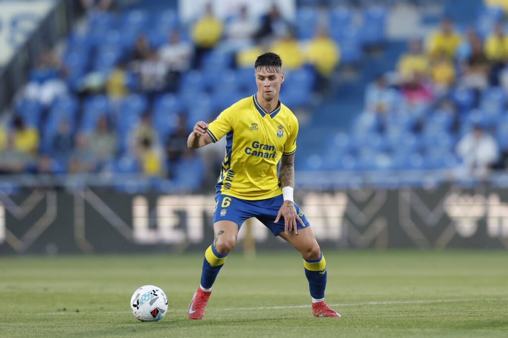 Sergio Barcia Valladolid | udlaspalmas.NET La Unión Deportiva Las Palmas tiene encima de la mesa la posibilidad de ejecutar varias opciones de compra de jugadores cedidos o la renovación 'automática' de jugadores que acaban contrato. Hasta un total de catorce jugadores acaban este próximo 30 de junio su vinculación con la Unión Deportiva Las Palmas. Hay salidas que ya están