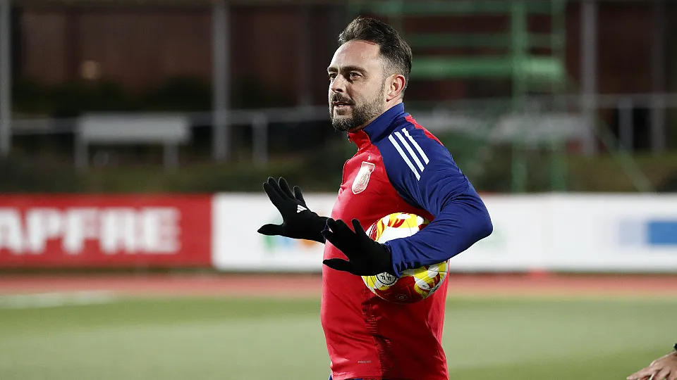 La entidad grancanaria trabaja para que el actual seleccionador Sub 17 de España sea el próximo entrenador de Las Palmas Atlético. Su nombre retumba en el Anexo desde hace algunas semanas. Las Palmas Atlético consiguió hace unas semanas su permanencia en la Segunda Federación y desde ese entonces, en la Unión Deportiva Las Palmas se
