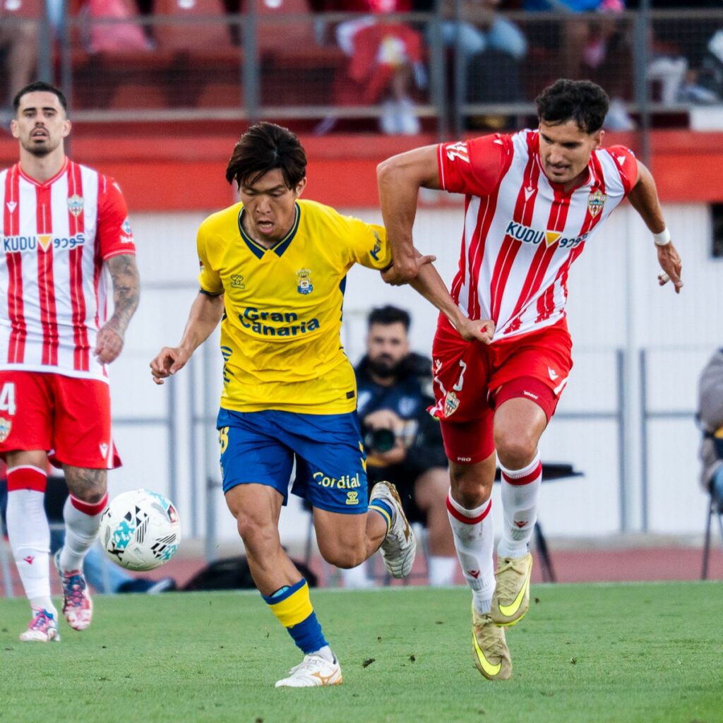 Taisei Miyashiro Almería | udlaspalmas.NET La Unión Deportiva Las Palmas ya ha sumado 69 puntos en LaLiga Hypermotion, algo que le hubiese valido para jugar la promoción de ascenso en todas las temporadas con el actual sistema menos en la 2011-2012, cuando el Almería se quedó fuera con 70 puntos. La Unión Deportiva Las Palmas tiene 69 puntos a falta