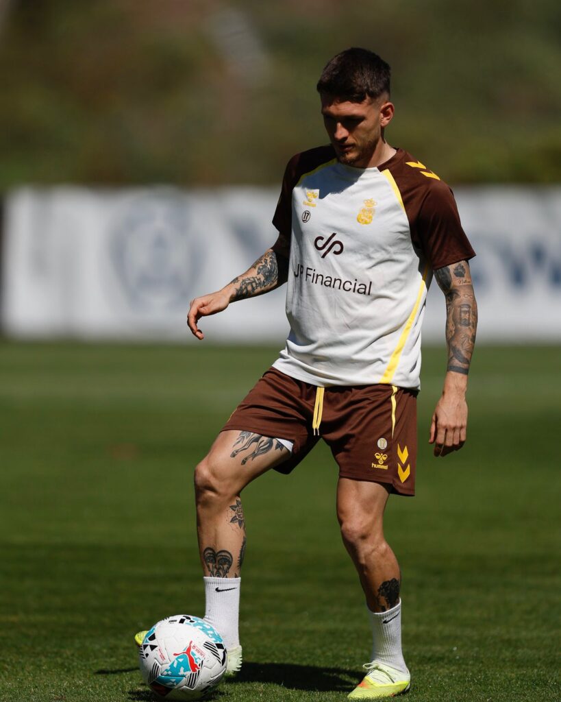 Viti Rozada entrenamiento0 | udlaspalmas.NET El conjunto grancanario se impuso ante la Unión Deportiva Almería en un partido en el cual tuvo seis bajas por lesión. Viti Rozada se quedó en Gran Canaria por problemas físicos. Las lesiones no están respetando una temporada más a la Unión Deportiva Las Palmas y ya son varias las temporadas en las cuales el
