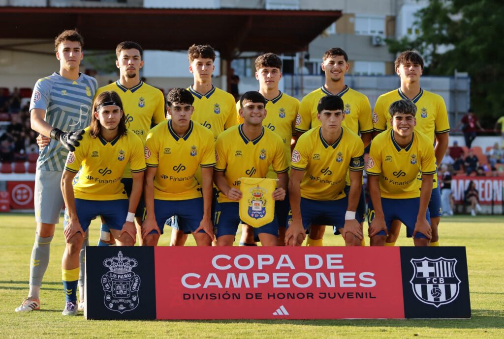 WhatsApp Image 2026-05-21 at 203233 2 | udlaspalmas.NET El equipo amarillo completó un gran partido en la semifinal de la Copa de Campeones. En la primera parte los amarillos mostraron una gran seriedad táctica ante la superioridad con balón del Barcelona, que encontró el gol en el 40. En la segunda los amarillos fueron mejores con balón, pero terminaron cayendo con un gol