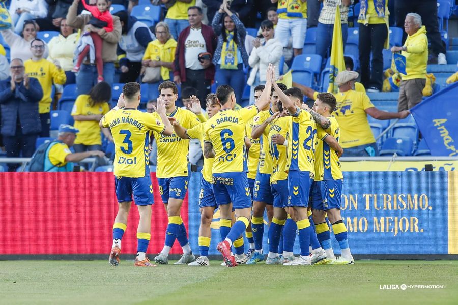 La Unión Deportiva Las Palmas alcanzó este domingo su sexta victoria consecutiva en el Estadio de Gran Canaria, un hito sin precedentes en los más de veinte años que el representativo lleva en el recinto. Seis victorias consecutivas, lo nunca visto en el Estadio de Gran Canaria. La Unión Deportiva Las Palmas de Luis García