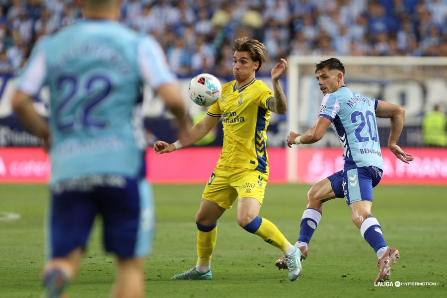 Iker Bravo Málaga | udlaspalmas.NET La Unión Deportiva Las Palmas jugará por segunda temporada consecutiva en la categoría de plata del fútbol español en la que será su trigésima quinta temporada en Segunda División. Hasta que la Unión Deportiva Las Palmas ascendió en mayo de 2000 a Primera División, el conjunto grancanario había estado 17 temporadas en Segunda División en
