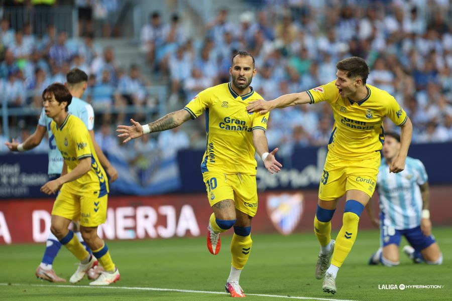 El conjunto grancanario realizó un gran partido en Málaga hasta la hora de partido, cuando fueron sustituidos Jonathan Viera y Jesé Rodríguez. El equipo amarillo empató la eliminatoria a los dos minutos con un gol del '10' amarillo. Joaquín Muñoz marcó el gol que mete al Málaga en la final de la promoción de ascenso.