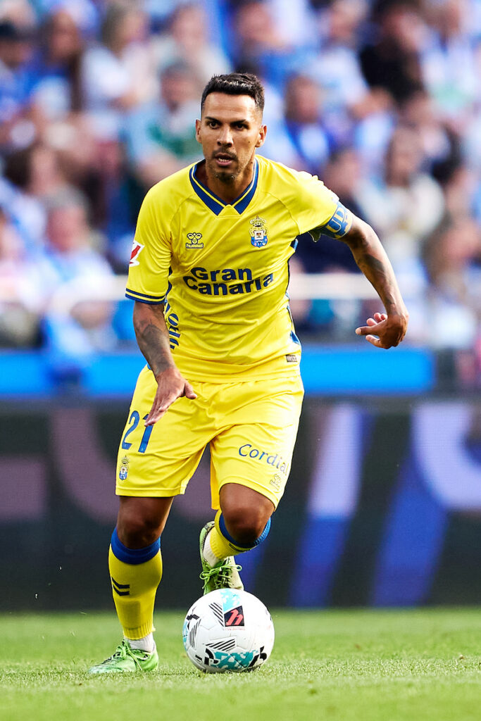 El capitán de la Unión Deportiva Las Palmas habló de la importancia de la veteranía en partido como el de este domingo, donde ve clave sacar un buen resultado para la vuelta en La Rosaleda. Comienza la promoción de ascenso y la voz más autorizada del vestuario, Jonathan Viera, sabe de que va este tipo