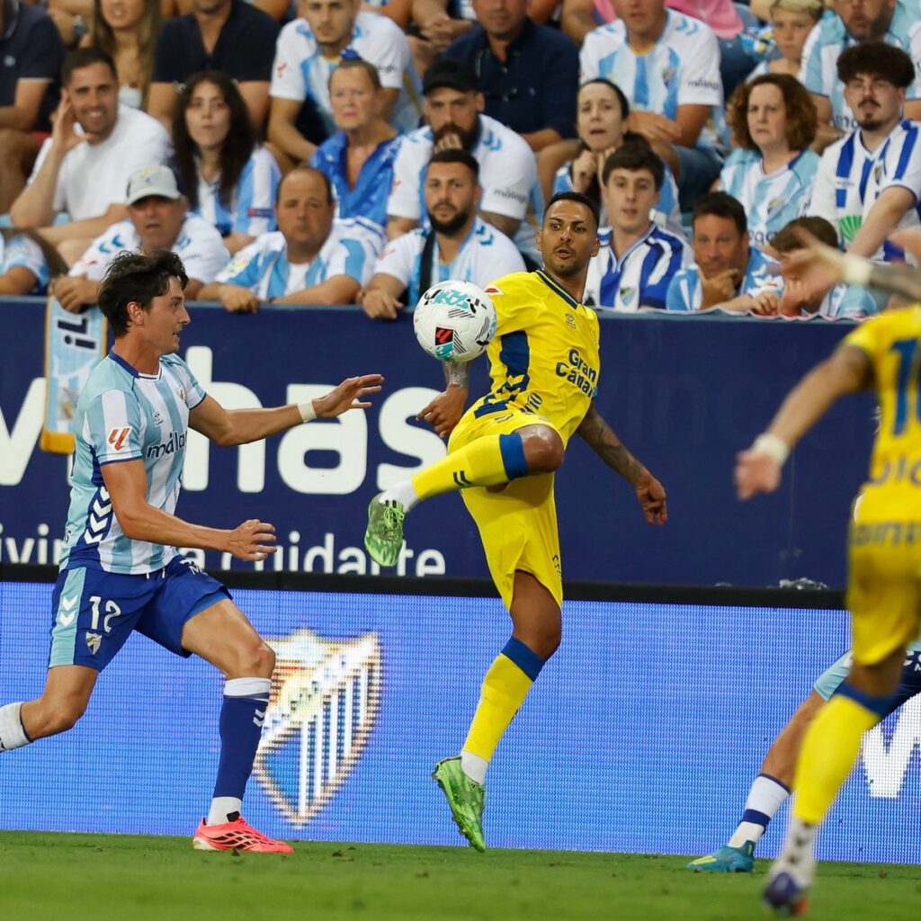 El jugador de La Feria llegó al primer equipo de la Unión Deportiva Las Palmas como una promesa en ciernes para irse siendo leyenda y cambiando por completo la historia moderna de la entidad. Sin la crisis económica de 2010 o el buen hacer de canteranos como Jonathan Viera, Vitolo o Vicente Gómez, la Unión