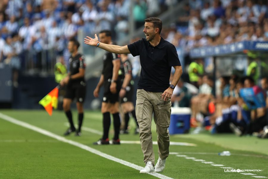 Luis García Málaga0 | udlaspalmas.NET El entrenador asturiano de la Unión Deportiva Las Palmas se mostró orgulloso por el nivel dado por los jugadores en el partido de este miércoles en Málaga y durante la temporada. Tras caer apeados en Málaga, Luis García se mostró orgulloso por la imagen mostrada por la Unión Deportiva Las Palmas tras al menos competir