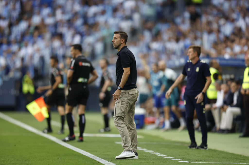 El entrenador asturiano de la Unión Deportiva Las Palmas se mostró orgulloso por el nivel dado por los jugadores en el partido de este miércoles en Málaga y durante la temporada. Tras caer apeados en Málaga, Luis García se mostró orgulloso por la imagen mostrada por la Unión Deportiva Las Palmas tras al menos competir