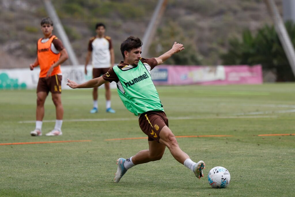 Las bases de competición de la Real Federación Española de Fútbol destaca tres normas importantes que son de importante conocimiento para la promoción de ascenso. ¿Qué importancia tiene la posición clasificatoria más allá de jugar la vuelta en casa o fuera? La promoción de ascenso a Primera División tiene normas importantes y a tener en
