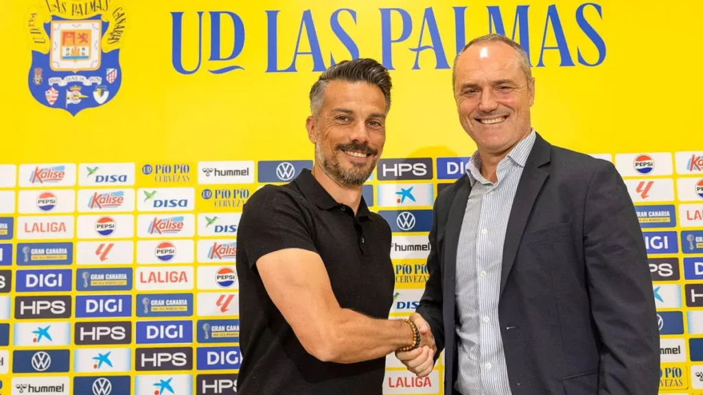 El nuevo entrenador de la Unión Deportiva Las Palmas se mostró contento por la formación continuista de la plantilla amarilla y recalca que en sus anteriores etapas fue un defensor de usar la cantera. Cada vez queda menos para que Rubén de la Barrera se instale definitivamente en Gran Canaria. Aún de vacaciones y ya