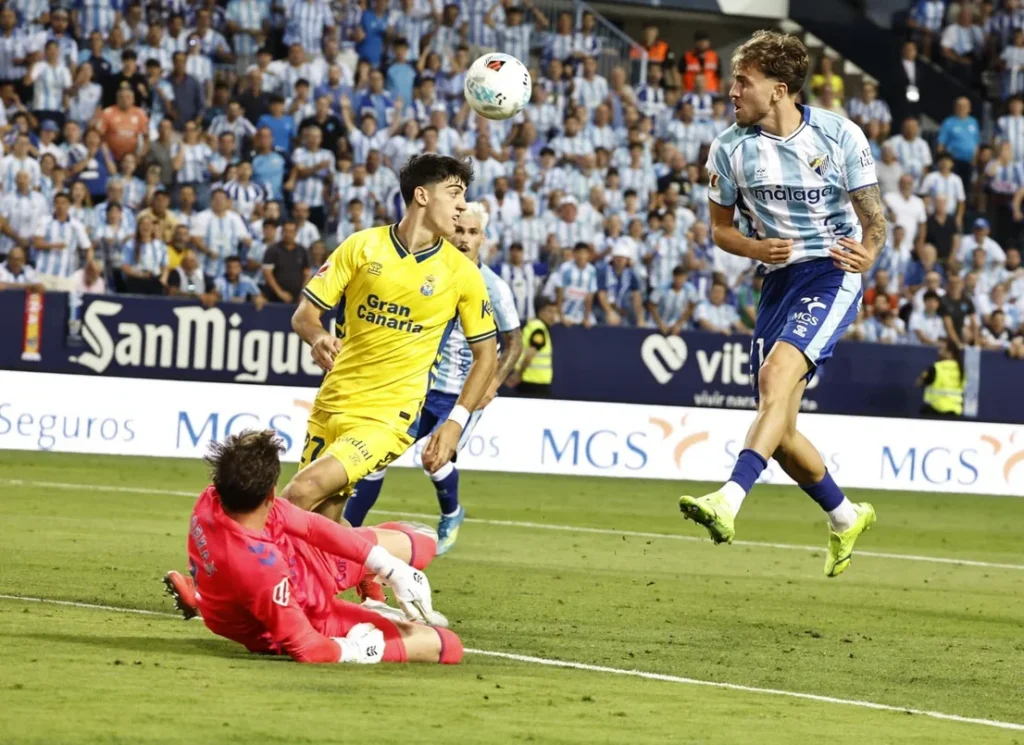 Valentín Pezzolesi y Dinko Horkas Málaga | udlaspalmas.NET El conjunto grancanario realizó un gran partido en Málaga hasta la hora de partido, cuando fueron sustituidos Jonathan Viera y Jesé Rodríguez. El equipo amarillo empató la eliminatoria a los dos minutos con un gol del '10' amarillo. Joaquín Muñoz marcó el gol que mete al Málaga en la final de la promoción de ascenso.