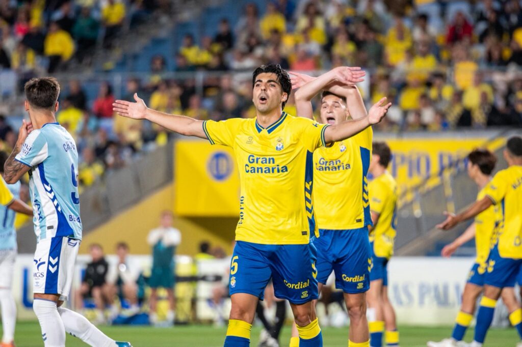 WhatsApp Image 2026-06-07 at 220324 5 | udlaspalmas.NET FOTOGALERÍA | Vea las mejores fotografías de la derrota en la ida del play-off entre la UD Las Palmas y el Málaga (0-1). La eliminatoria se decidirá el miércoles en La Rosaleda. Vea la FOTOGALERÍA: