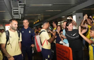 La afición no falla y recibe a la Unión Deportiva en el aeropuerto