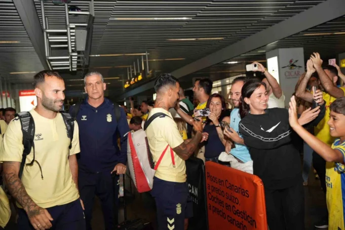 La afición no falla y recibe a la Unión Deportiva en el aeropuerto