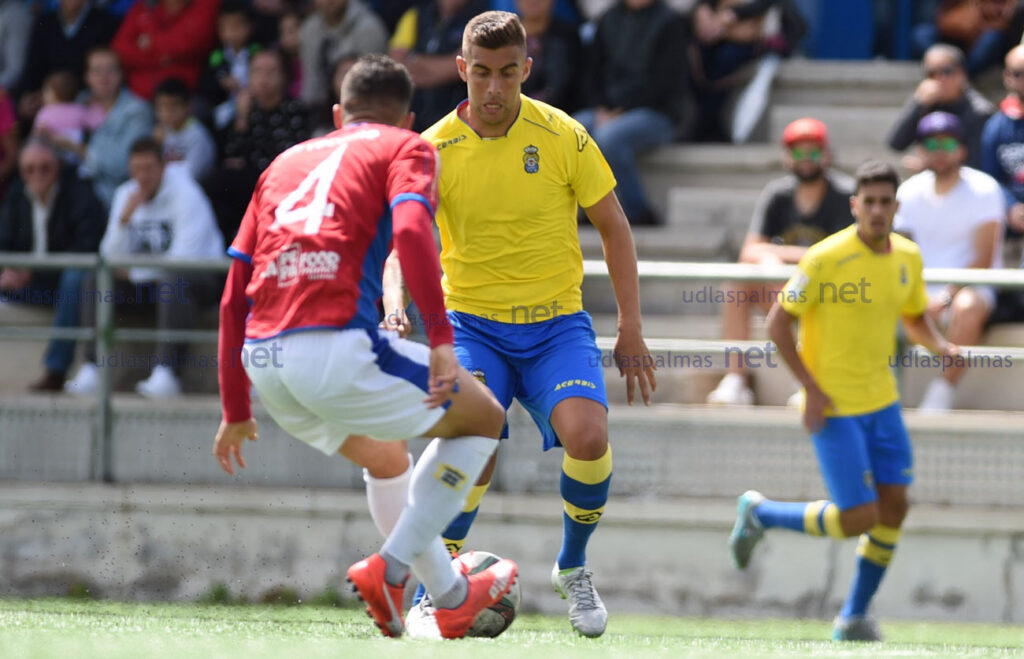 El nuevo delantero de la UD Las Palmas fue llamado a filas del primer equipo en dos ocasiones en la temporada 2015/2016, aunque nunca llegó a debutar. Jefté Betancor ya es jugador de la UD Las Palmas. El delantero grancanario regresa a Gran Canaria 8 años después de coger el avión que le llevó a