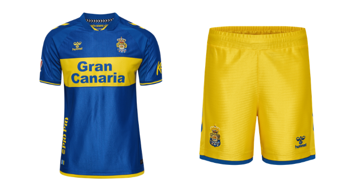 Segunda equipacion | udlaspalmas.NET La nueva camiseta de la Unión Deportiva contará con el escudo bordado y junto a la publicidad de las cervezas del club aparece también bordada la bandera de Canarias. Varias frases del himno adornan el cuello interior de la camiseta. La UD Las Palmas ha presentado este lunes las camisetas para la nueva temporada 2026/2027.