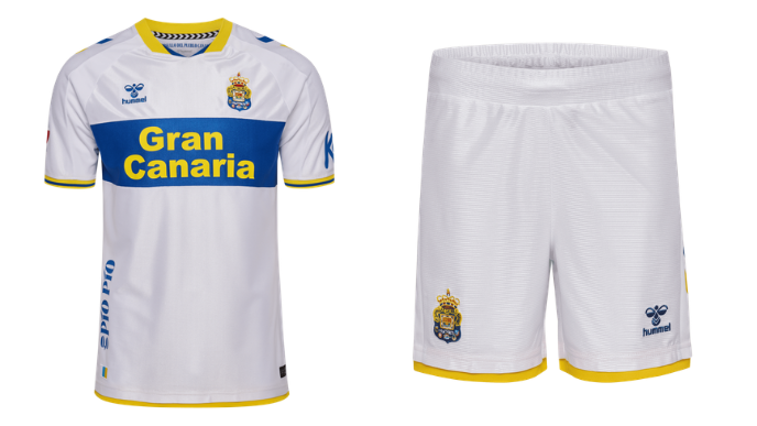 Tercera equipacion | udlaspalmas.NET La nueva camiseta de la Unión Deportiva contará con el escudo bordado y junto a la publicidad de las cervezas del club aparece también bordada la bandera de Canarias. Varias frases del himno adornan el cuello interior de la camiseta. La UD Las Palmas ha presentado este lunes las camisetas para la nueva temporada 2026/2027.
