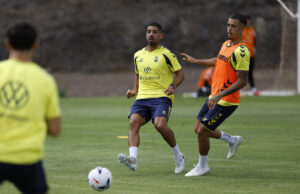 Álex Suárez se apunta a Ipurua: Nicholas Opoku y Abou, con el grupo