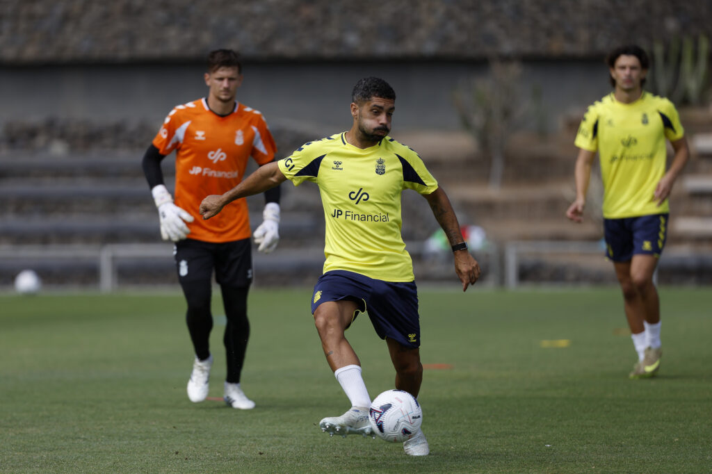 Con el arranque de una nueva temporada y tras la marcha de Jonathan Viera, Kirian Rodríguez es el jugador que más veces ha defendido el escudo del representativo en la actual plantilla. El tinerfeño, a seis partidos de los 200 encuentros oficiales. Tras la marcha de una leyenda viva de la Unión Deportiva Las Palmas