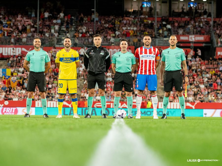 Andrés Fuentes Molina Girona0 | udlaspalmas.NET Andrés Fuentes Molina volvió a perjudicar a la Unión Deportiva Las Palmas como ya hiciera la pasada temporada en Málaga. A la sorprendente expulsión de Jesé Rodríguez se suma una roja perdonada a Jastin García. Tercer partido de LaLiga Hypermotion 2026-2027 y la Unión Deportiva Las Palmas ya tiene motivos suficientes para quejarse de una