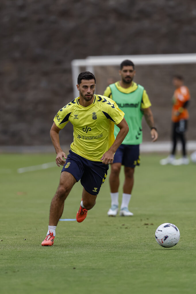 Con el arranque de una nueva temporada y tras la marcha de Jonathan Viera, Kirian Rodríguez es el jugador que más veces ha defendido el escudo del representativo en la actual plantilla. El tinerfeño, a seis partidos de los 200 encuentros oficiales. Tras la marcha de una leyenda viva de la Unión Deportiva Las Palmas