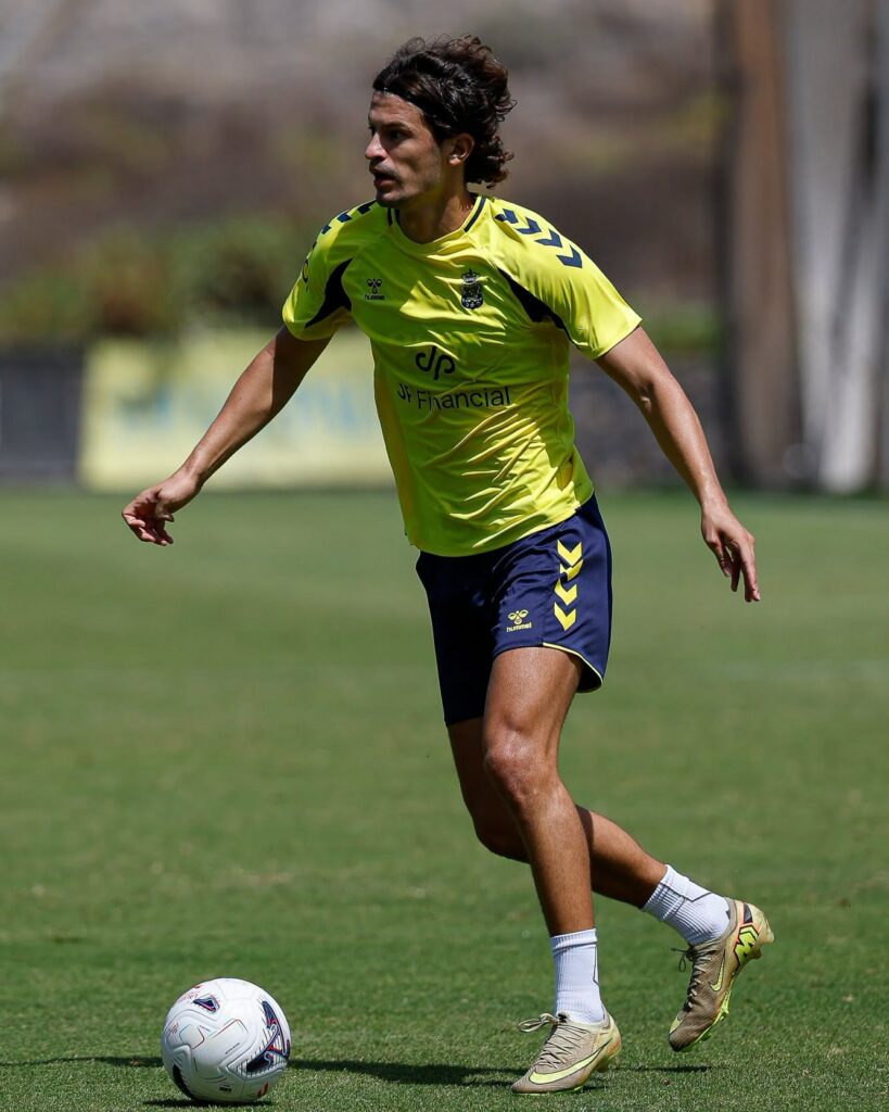 El entrenador de la Unión Deportiva Las Palmas habló sobre el mercado de fichajes cuando queda menos de dos semanas para la conclusión del mercado de fichajes. El 1 de septiembre a las 22:59 horas acaba el mercado de fichajes. Por el momento, la Unión Deportiva Las Palmas ha realizado ocho fichajes y podría no