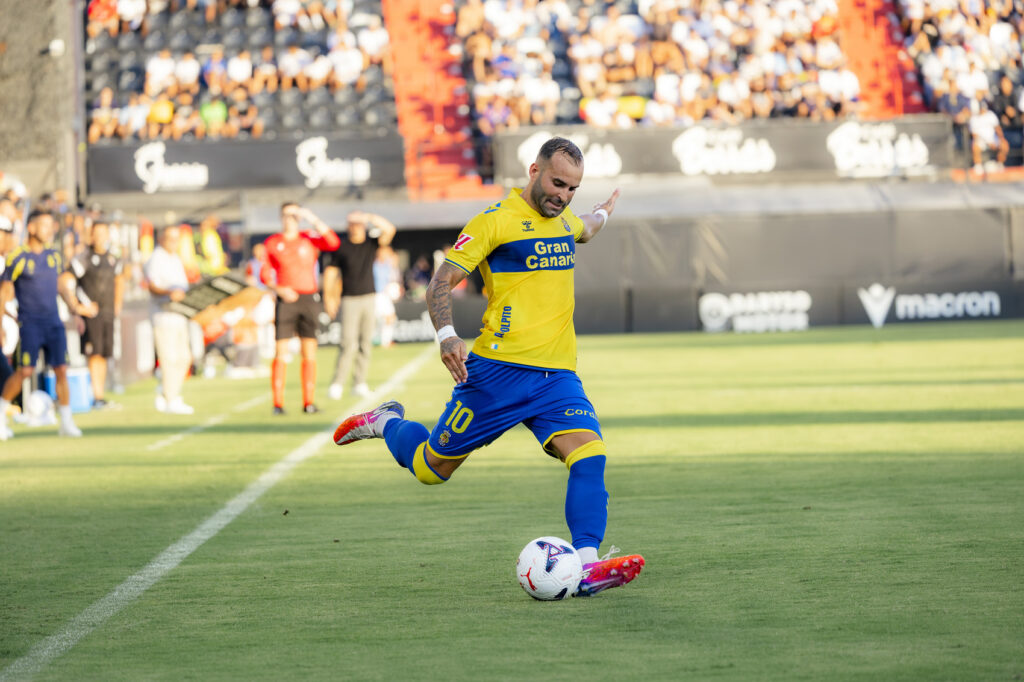La Unión Deportiva Las Palmas consigue empezar con dos victorias consecutivas en la categoría de plata del fútbol español, algo que no había hecho en el Siglo XXI. Las Palmas persigue su récord de tres victorias seguidas en un inicio liguero. La Unión Deportiva Las Palmas no ha podido empezar mejor LaLiga Hypermotion. El equipo