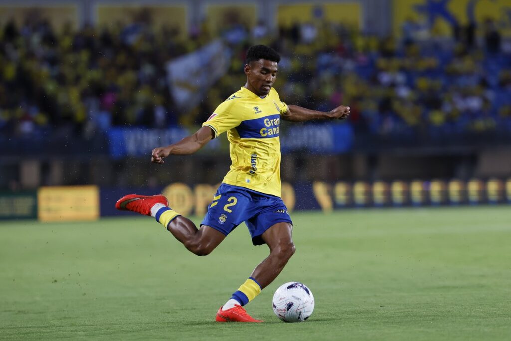 El entrenador de la Unión Deportiva Las Palmas desveló la ausencia del mallorquín, que se lesionó el pasado domingo contra el Albacete Balompié. A pesar de no haber parte médico, la Unión Deportiva Las Palmas tendrá la baja de Marvin Park durante varias semanas. El jugador mallorquín, que empezó contra el Albacete Balompié como lateral