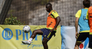 Nicholas Opoku ya entrena junto al resto de sus compañeros