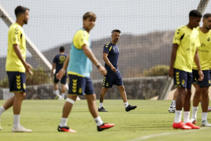 Las alternativas en el once que maneja De la Barrera para el debut en liga