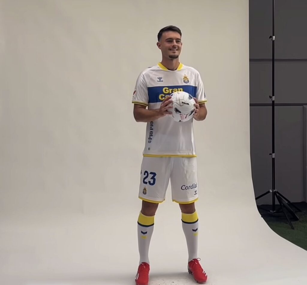 Andrés Rodríguez, dorsal 23 | udlaspalmas.NET Jefté Betancor, Sergio Ruiz y Andrés Rodríguez ya tienen dorsales asignados para la temporada 2026-2027 que arranca este domingo para la Unión Deportiva Las Palmas. VídeoDay para la Unión Deportiva Las Palmas de cara a esta temporada 2026-2027 que arranca este domingo para los pupilos de Rubén de la Barrera, que hasta el momento tiene