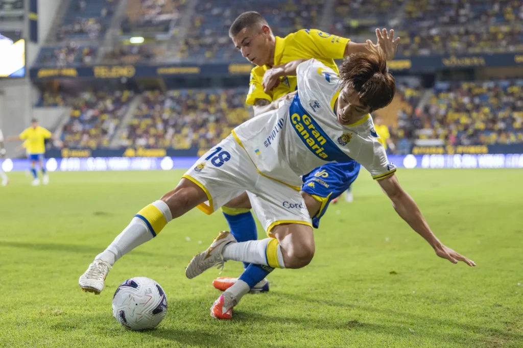 Taisei Miyashiro Cádiz | udlaspalmas.NET El atacante japonés de la Unión Deportiva Las Palmas ha sido inscrito este jueves en LaLiga y estará disponible para Rubén de la Barrera contra el Albacete Balompié. La plantilla de la Unión Deportiva Las Palmas sigue creciendo poco a poco en la sede central de LaLiga. En una primera jornada liguera donde habrán muchos